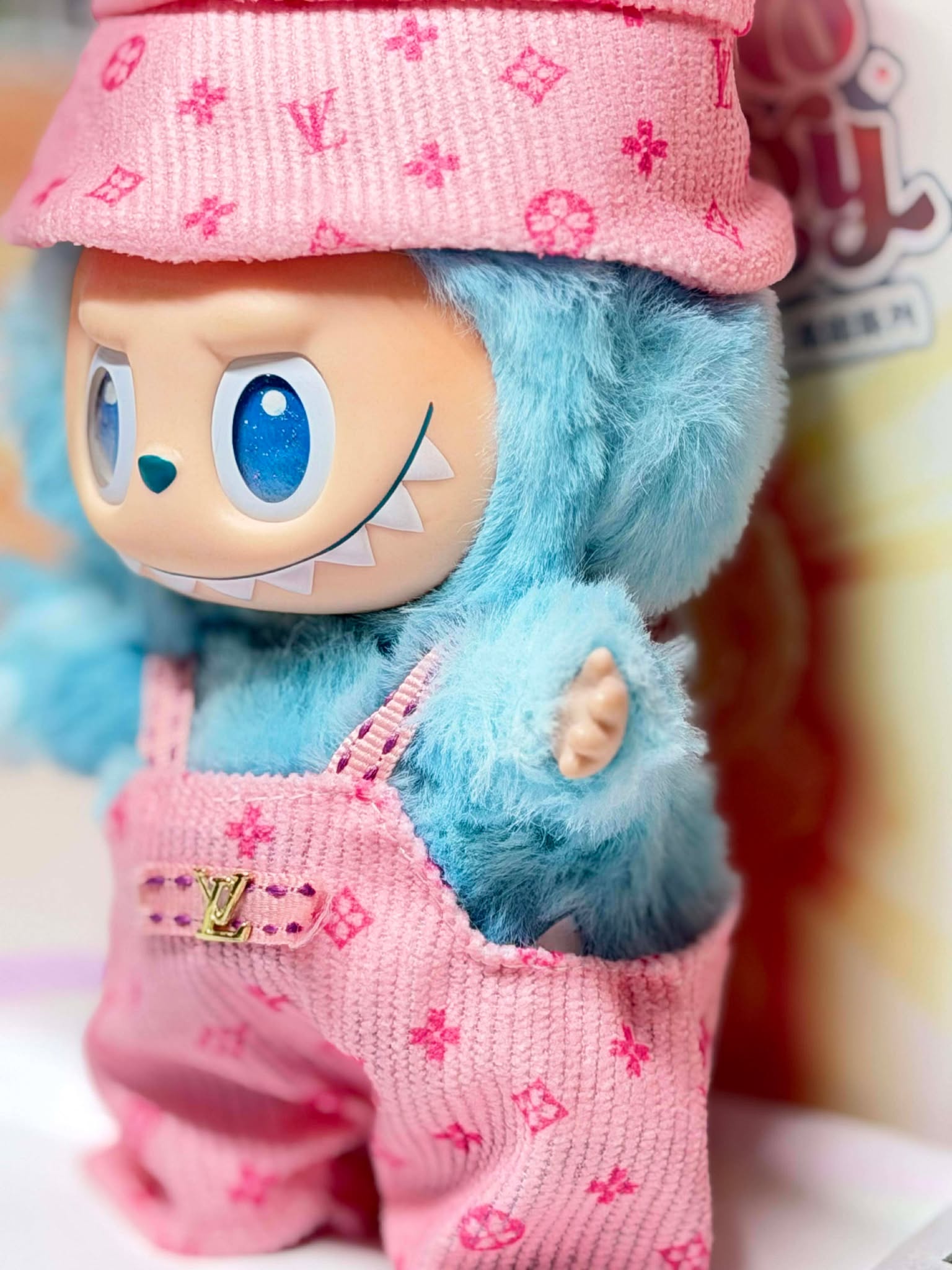 HOPE - Labubu Big Into Energy Plush – Pink Outfit | POP MART Authentic