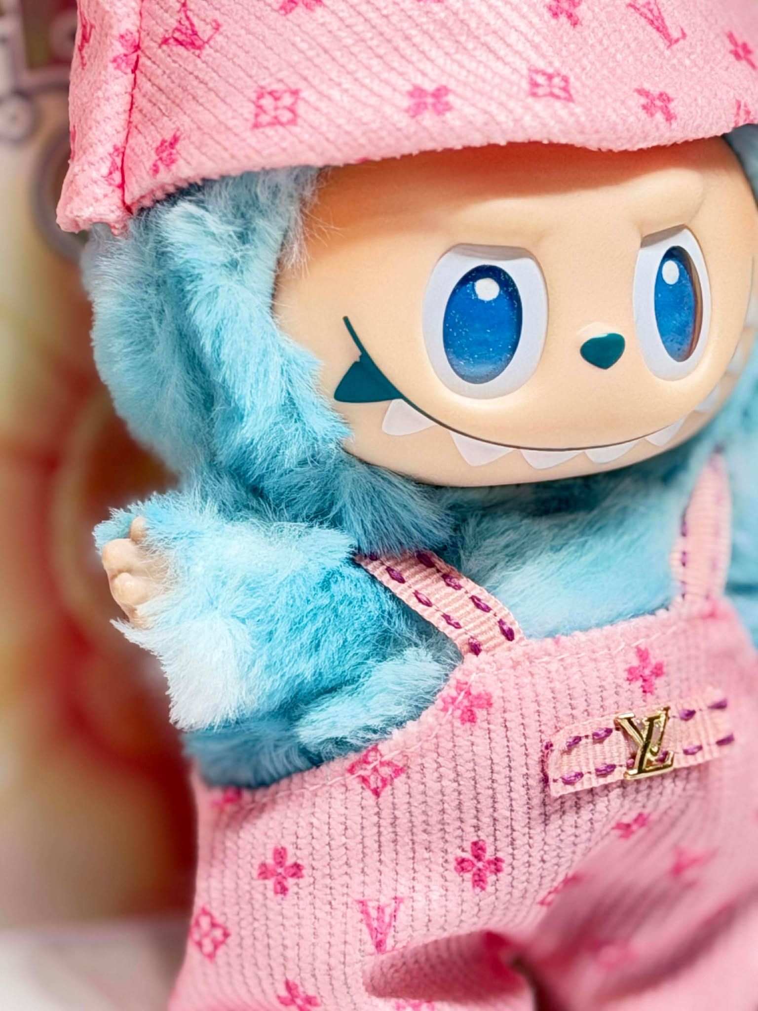 HOPE - Labubu Big Into Energy Plush – Pink Outfit | POP MART Authentic