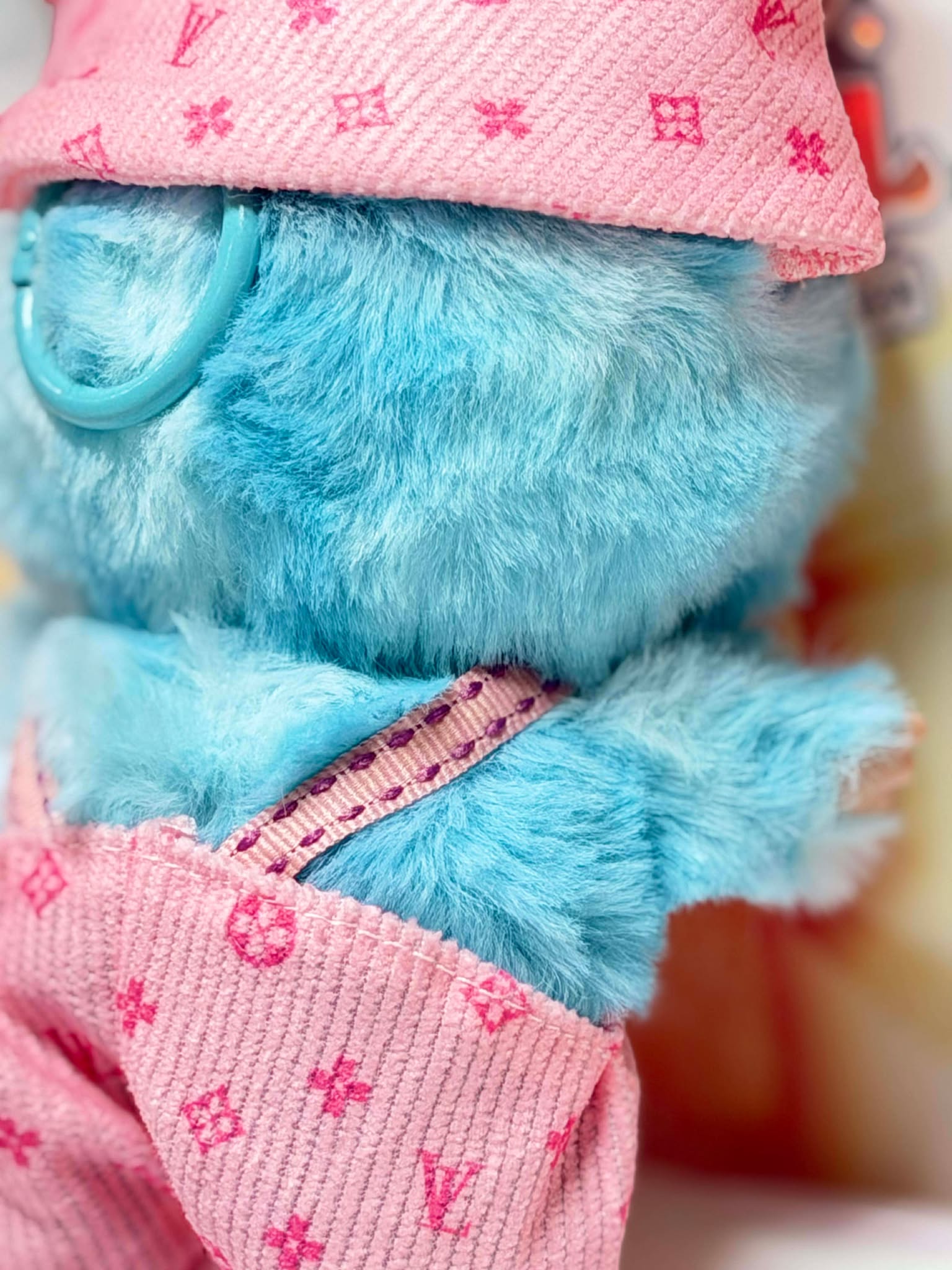 HOPE - Labubu Big Into Energy Plush – Pink Outfit | POP MART Authentic